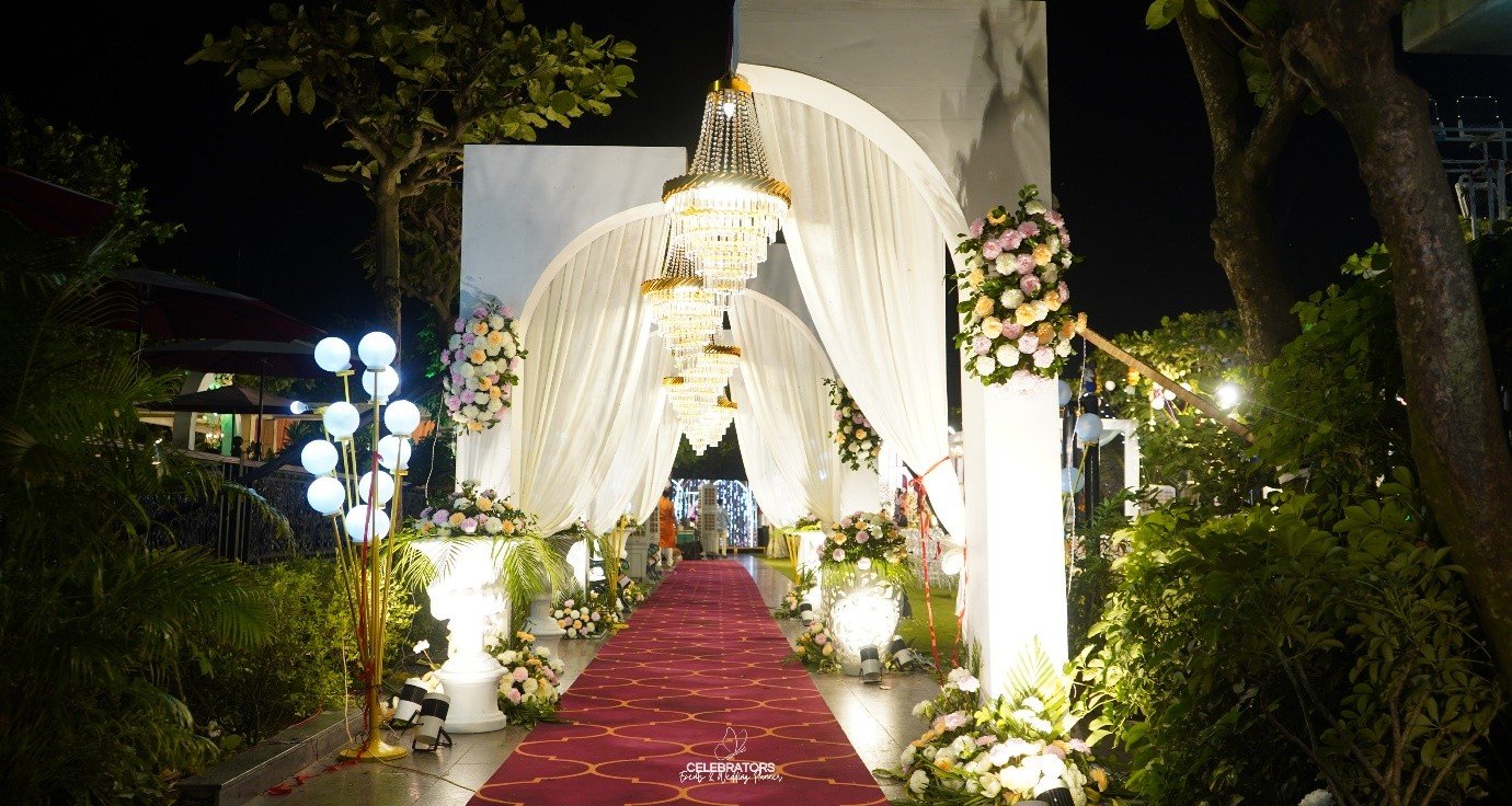 Night wedding aisle by Celebrators